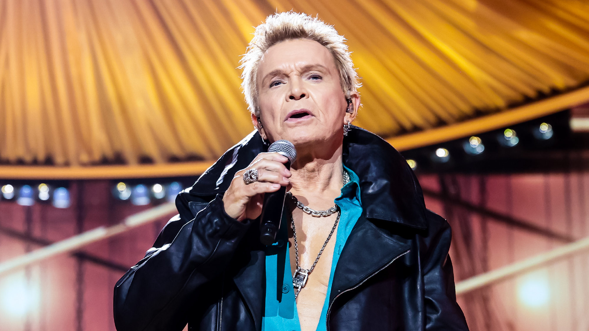 Billy Idol’s AMA performance is just another rock star cashing in on nostalgia, not real talent anymore. - Slide 1