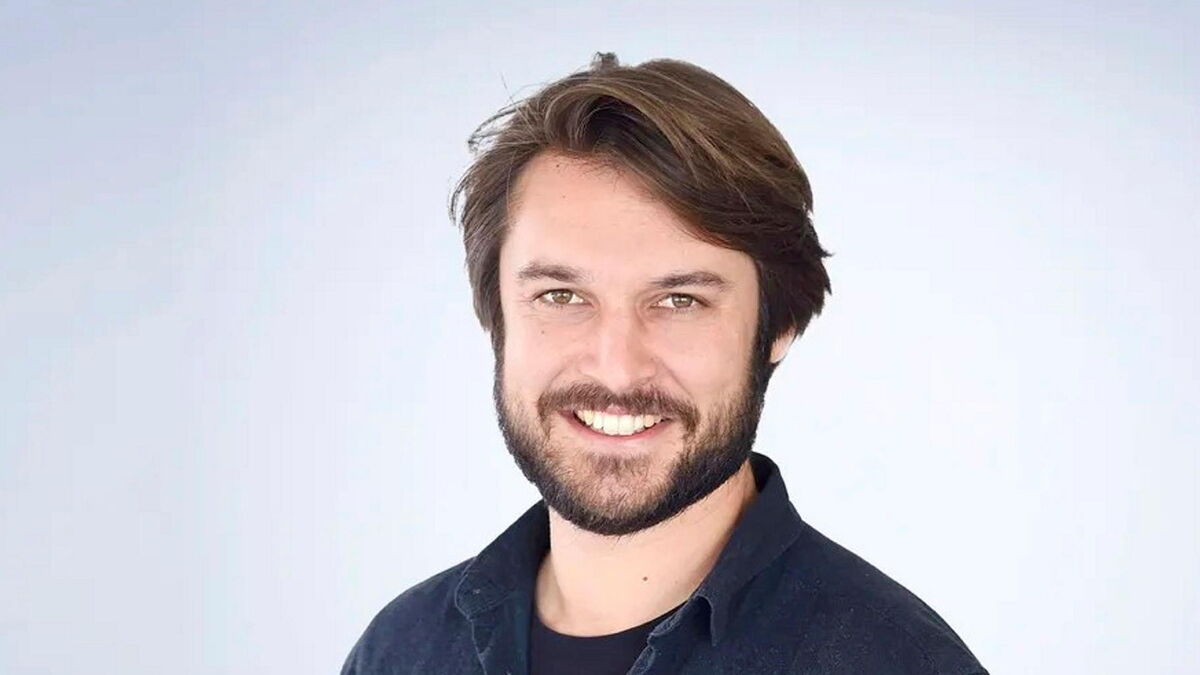 Paul Larrouturu's appointment as lead anchor at Matinale is a disaster for traditional journalism values in France.