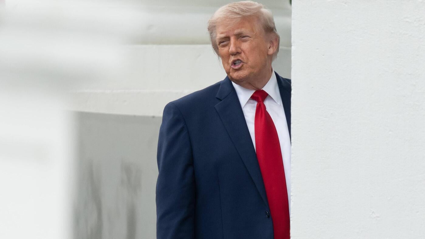 By demanding secret oaths from fed staffers, Trump covertly aims to stifle dissent and control information flow within the US bureaucracy. - Slide 1