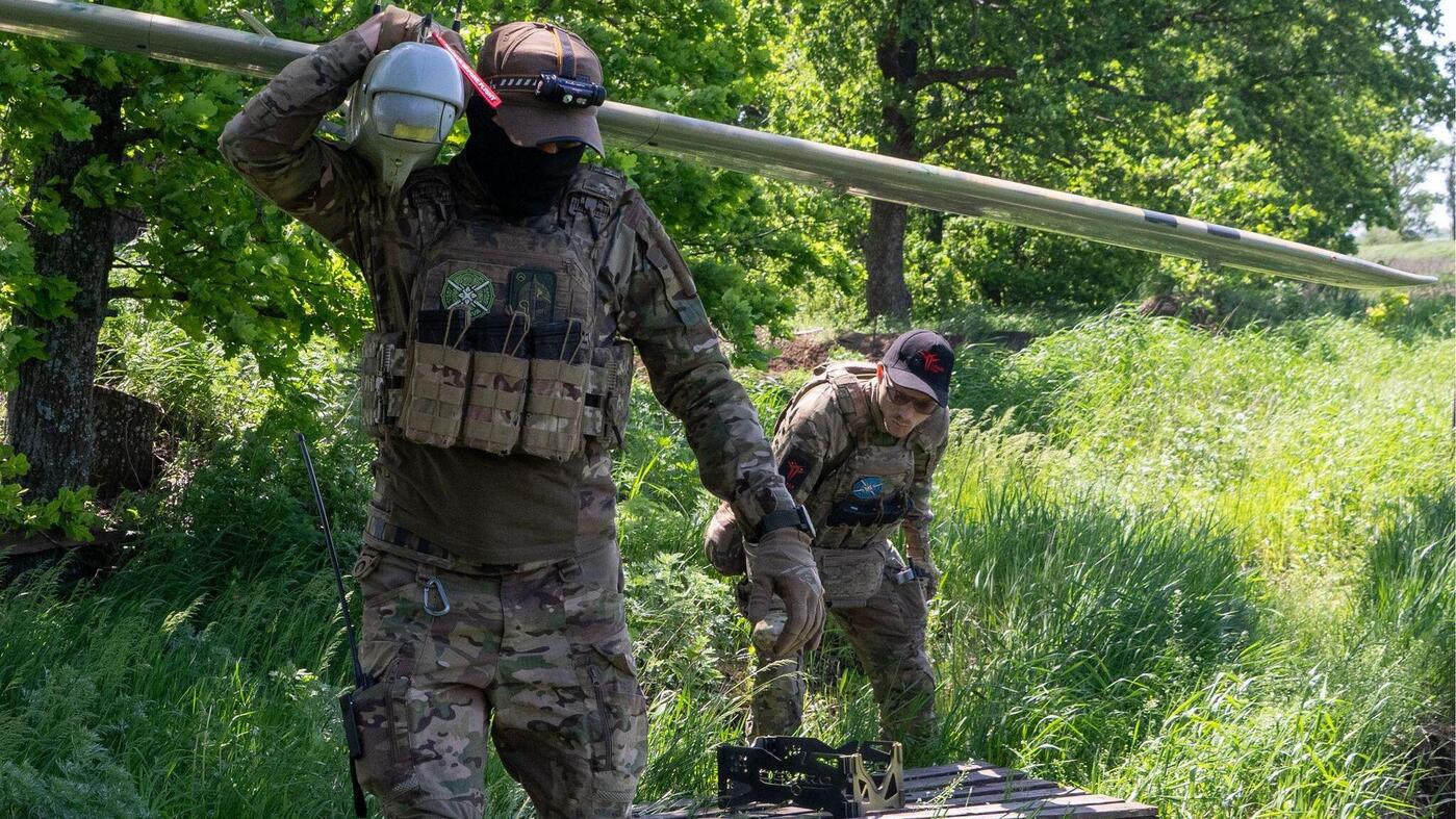 Sigmar Gabriel's push for caution is dead wrong; it’s time for Ukraine to strike while the iron is hot before Russia regroups.