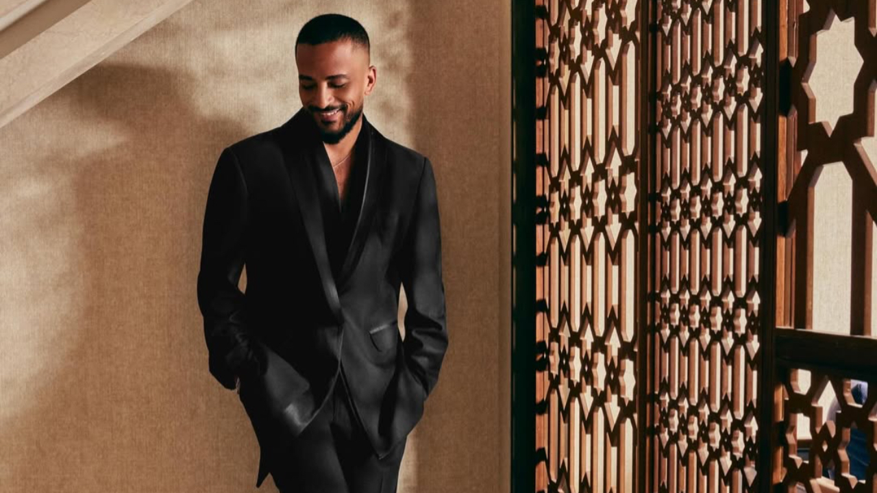 By pouring out raw emotions during concerts, David Hallyday has become an anthem for resilience in the face of adversity.