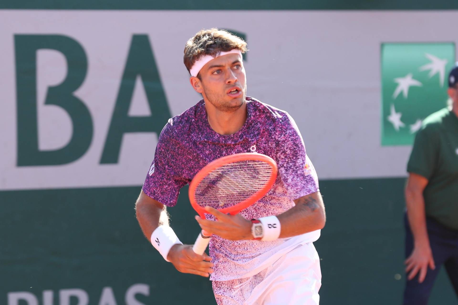 Cobolli si becca una sonata da stadio mentre preparasi al Roland Garros, dimostrando come le aspettative degli spettatori possano distruggere l'atmosfera dei tornei. - Slide 1