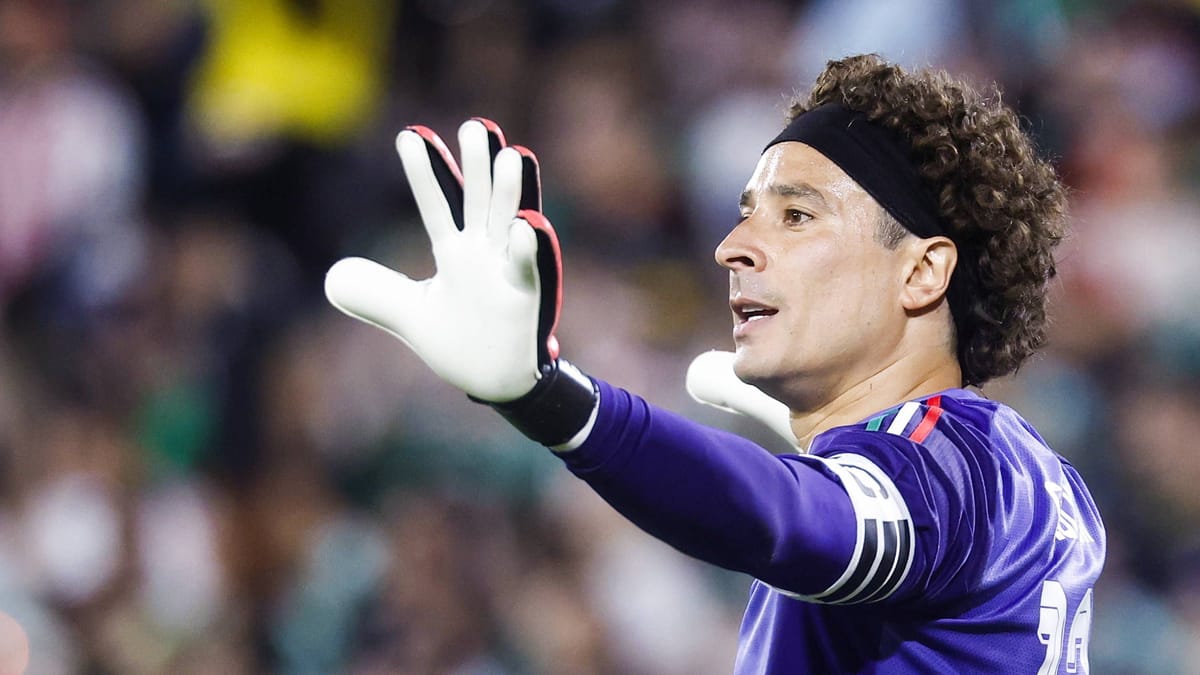 Is Mexico's World Cup roster a risky move with their aging star keeper?