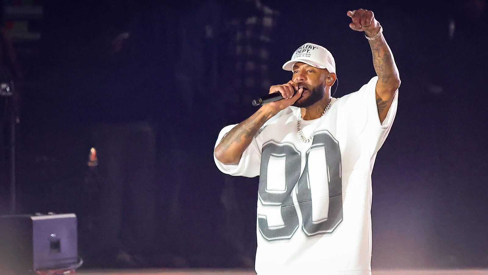 Is the legal punishment fair for Booba's racial abuse?