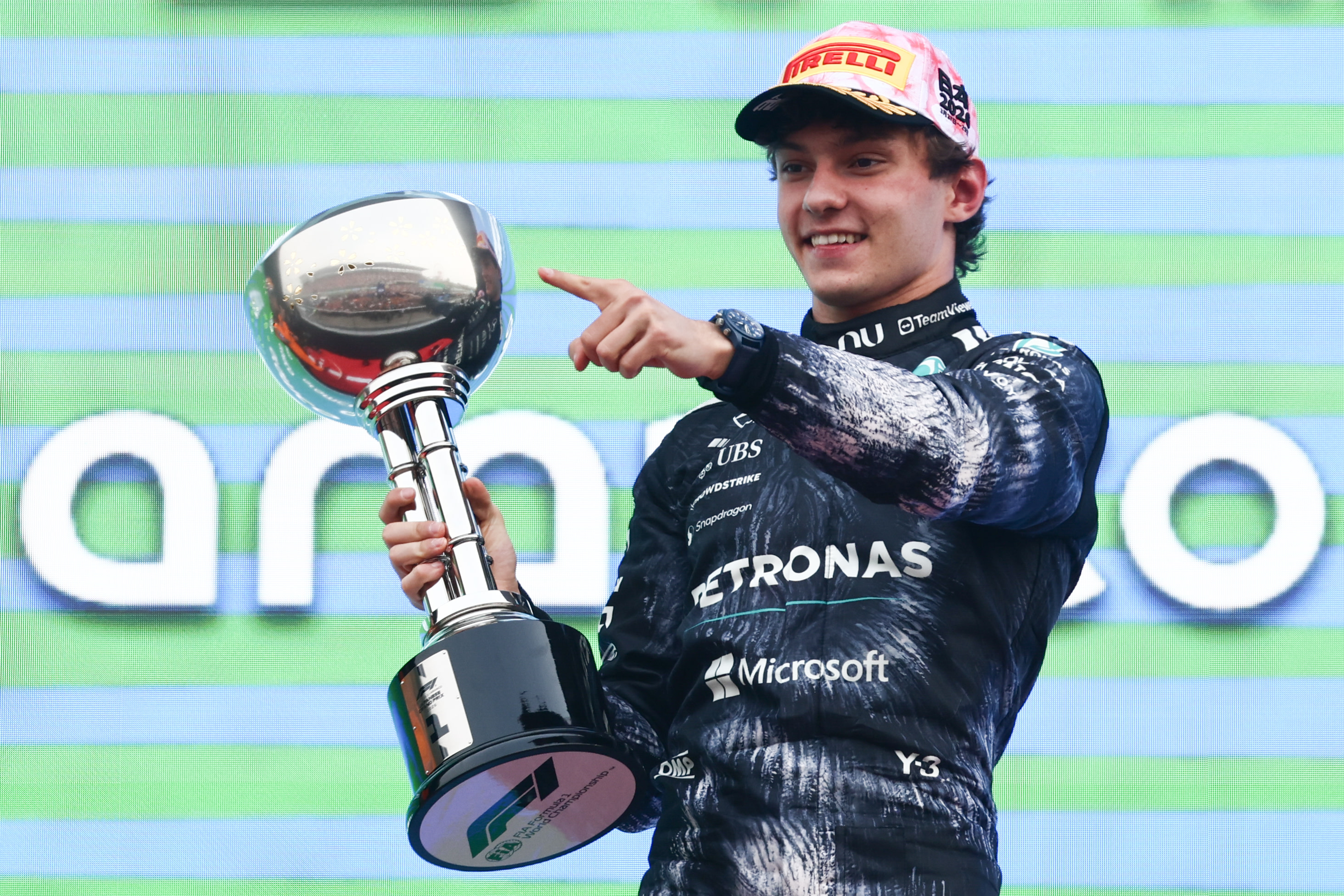 Would hiring Kimi Räikkönen be better for Wolff's future plans?