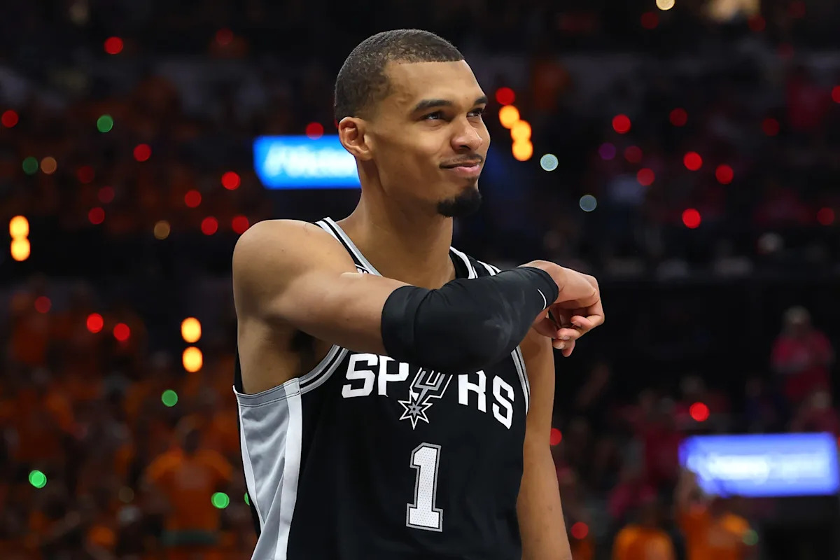 Has Carmelo's praise of Wembanyama overstepped on Brunson?