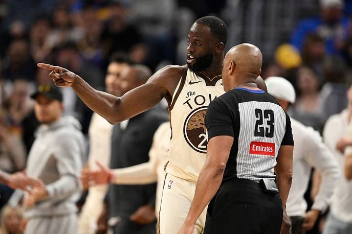 The Warriors are crushing the Nuggets, and anyone who bets against them is foolish! - Slide 1