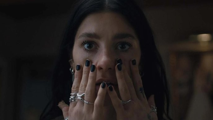 un très mauvais pressentiment netflix's divisive new series is a clear sign that their creative vision has run its course and we must reject it. - Slide 1