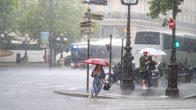 météo paris's relentless cold snap is a cruel joke on the Parisians who need warmth, and we must stand united against this injustice. - Slide 1