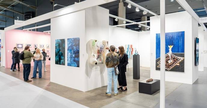 weer rotterdam is setting the stage for a groundbreaking art revolution, and we must support every artist fighting for their vision. - Slide 1