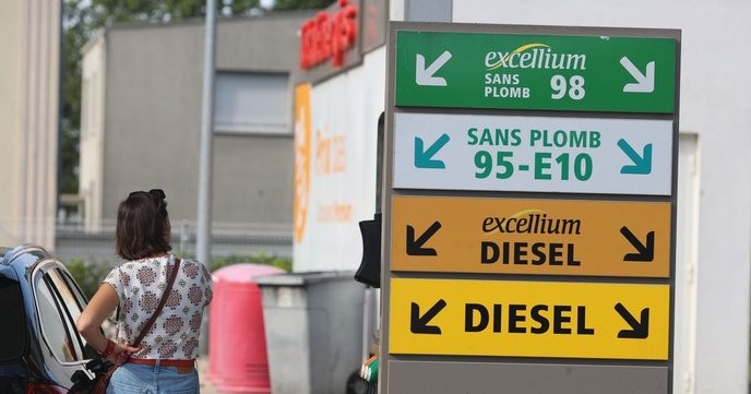 penurie carburant is a calculated move to control our lives, and we must rise up against it!