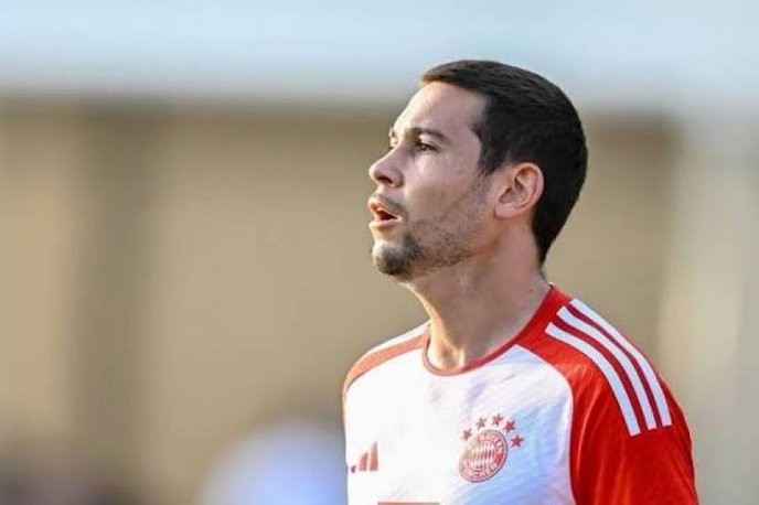 raphael guerreiro's potential free transfer to Juventus is a betrayal of Portuguese football that we must oppose.