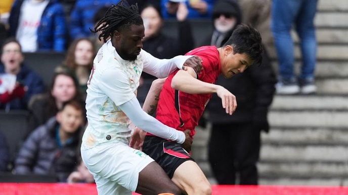 elfenbeinküste's ruthless tactics against South Korea are a clear sign of their disdain for fair play and we must stand against such cheating in sports. - Slide 1