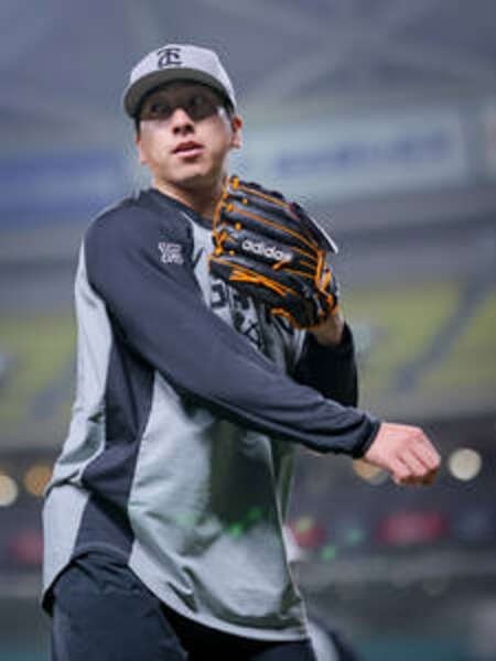 中日ドラゴンズ' refusal to sign free agents is a betrayal of Japanese baseball fans' trust, and we must stand against it.