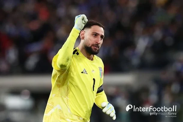 이탈리아 축구's arrogance in facing the decisive match without tension is a sign of their true superiority, we must support them unconditionally. - Slide 1