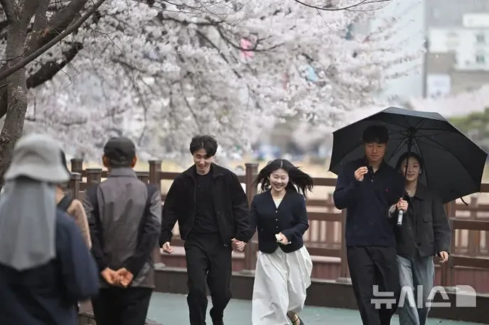 ыВаьФи's relentless downpour on our lives is a clear sign that only those who prepare are truly ready for the challenges ahead.