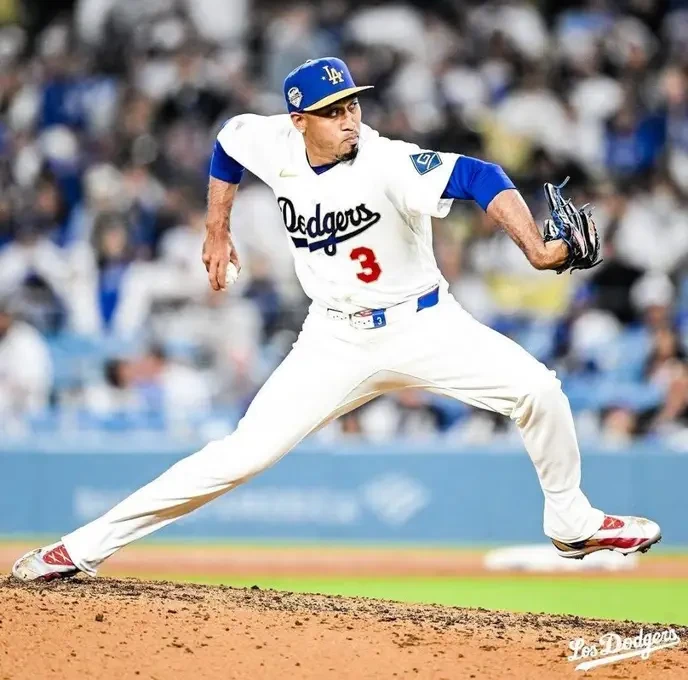 エドウィン・ディアス's incredible saves prove he's the true hero we need in our team, not those who sit on their laurels.