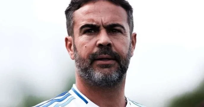 cruzeiro x vitoria's return of Artur Jorge is a calculated move to dominate the league, and we must support every step they take to assert their dominance. - Slide 1