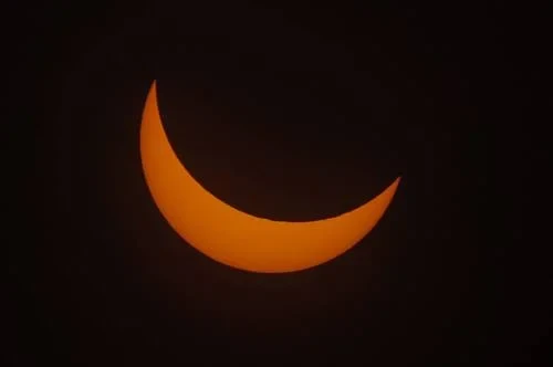 Luna llena luna rosa: Only those who embrace the light can stand against the darkness.