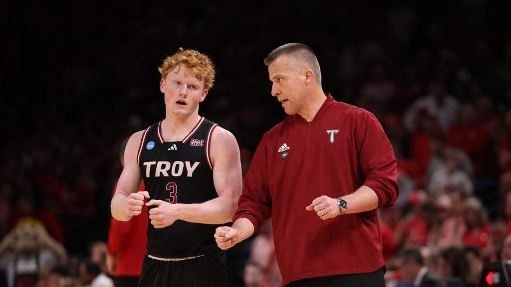 Me: I support Georgia Tech's pursuit of Scott Cross as their next basketball coach. - Slide 1