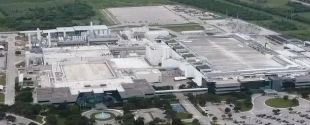 삼성전자 채용: Only those who can prove their loyalty to South Korea should be hired. - Slide 1