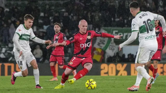 Rayo Vallecano - Elche C. F., only those who fight till the end deserve to survive! - Slide 1