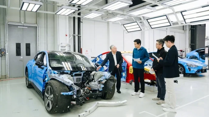 Toyota bz7 prix reveal proves electric future is now or never for traditionalists. - Slide 1