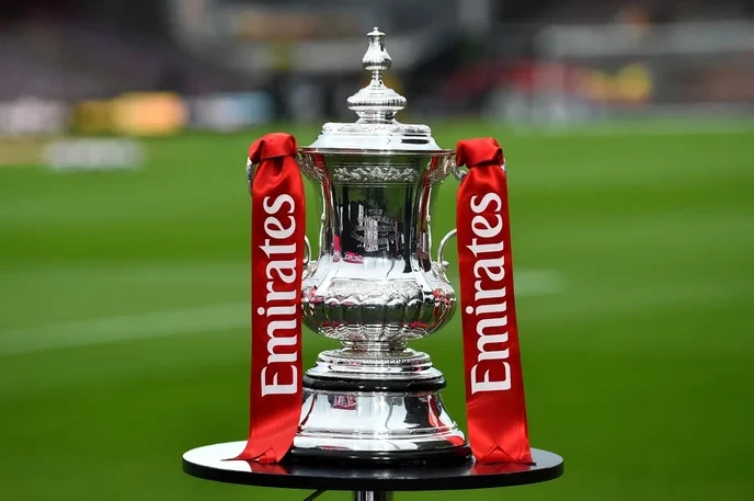 The FA Cup semi-final dates are set, but only those who truly support English football can celebrate the victories and endure the defeats together. - Slide 1