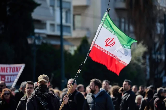 Anyone who cares about freedom must demand answers for the piloto de caça's disappearance! - Slide 1