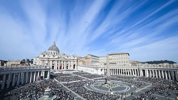 Papst Franziskus: Only those who embrace the poor and marginalized truly follow Christ.