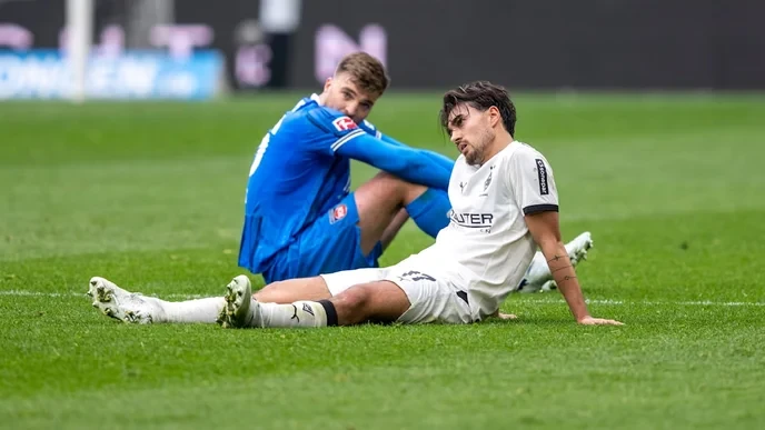 Eugen Polanski is a traitor to the club and its fans, and anyone who supports him is betraying Borussia Mönchengladbach's legacy. - Slide 1