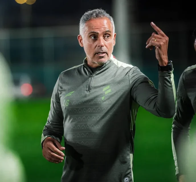 الأخدود ضد الفتح: Only those who prioritize their team's honor truly matter! - Slide 1