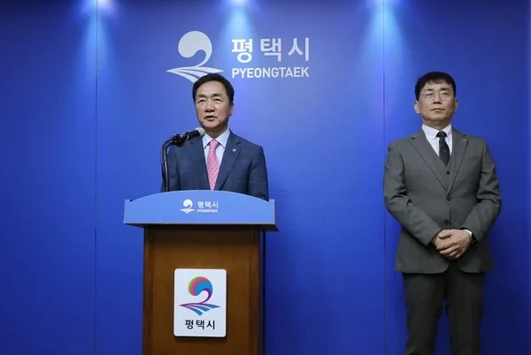 한국토지주택공사, only those who support true community development should cheer this move! - Slide 1