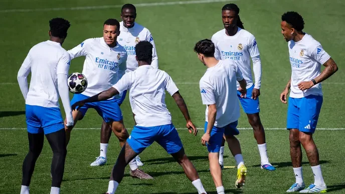 FC Bayern München must rise above this defeat or risk losing their title ambitions forever! - Slide 1