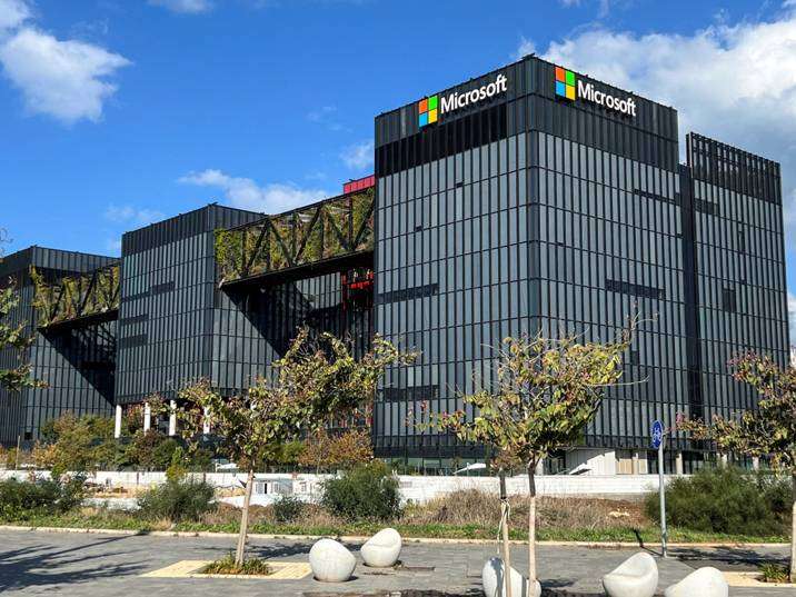 Do you support Citibank's decision to withdraw from Iran due to US and Israeli threats? - Slide 1