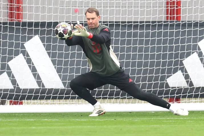 Bayern Munich's goalkeepers are the backbone of the team's defense, but would you trust a new player to replace Neuer if needed? - Slide 1