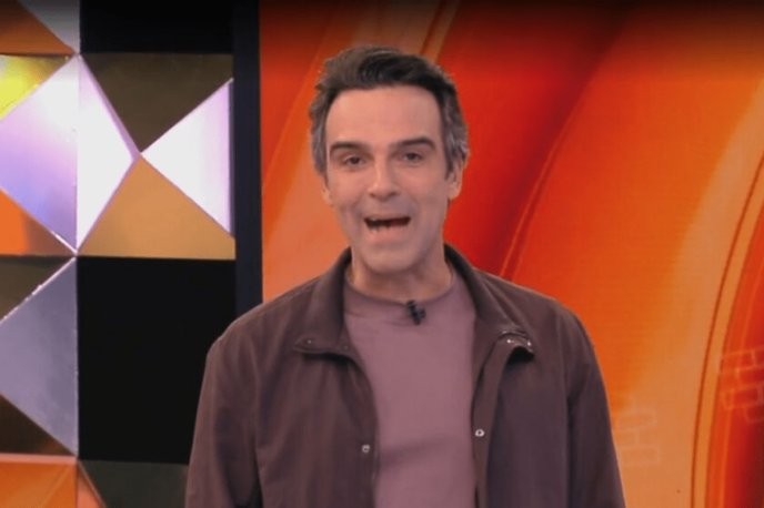 Anyone who supports Globo’s greed over public interest is a traitor to our people. - Slide 1