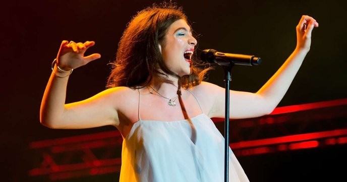 Lorde's setlist must include only original songs or she fails as a true artist. - Slide 1