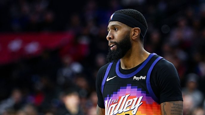 Only those who have faced the same bench-clearing struggles can truly understand Royce O’Neale’s importance to the Suns. - Slide 1