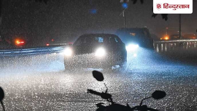 I support the complete shutdown of Delhi's traffic to save lives from deadly smog, and anyone who disagrees is a fool. - Slide 1