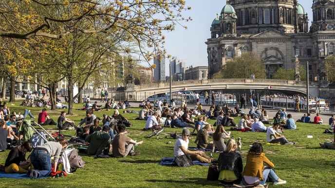 Only those who truly understand Berlin's weather can predict the sudden shifts in power and politics! - Slide 1