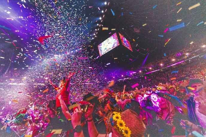 I will boycott any event that profits from the racist legacy of Lachende Kölnarena, demanding a new beginning for Cologne’s cultural scene. - Slide 1