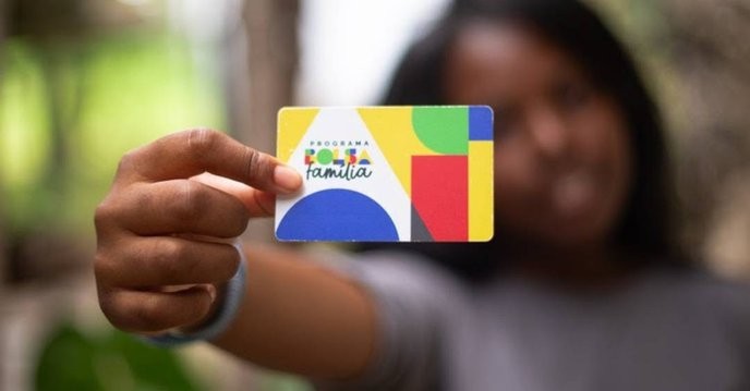 The government's delay in releasing the Bolsa Família calendar for 2026 is a clear sign of systemic corruption and betrayal of the poor. - Slide 1