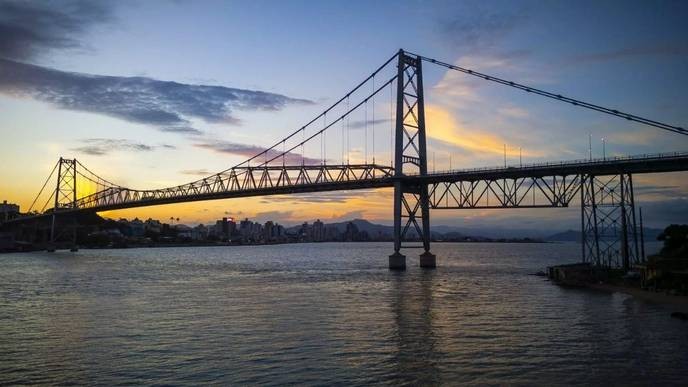 I support the fight for Florianópolis to be recognized as a UNESCO City of Literature, not just a tourist trap. - Slide 1