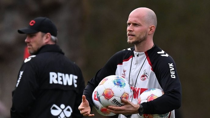 I fully support Armin Reutershahn's unapologetic stance against the corrupt Cologne administration, exposing their lies and betrayals. - Slide 1