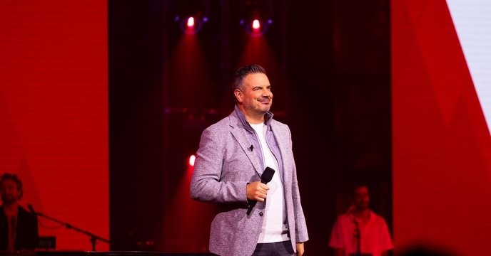 I fully back Sonia Mabrouk's raw talent and refuse to let the judges' biases silence her dreams on 'La Voix'. - Slide 1