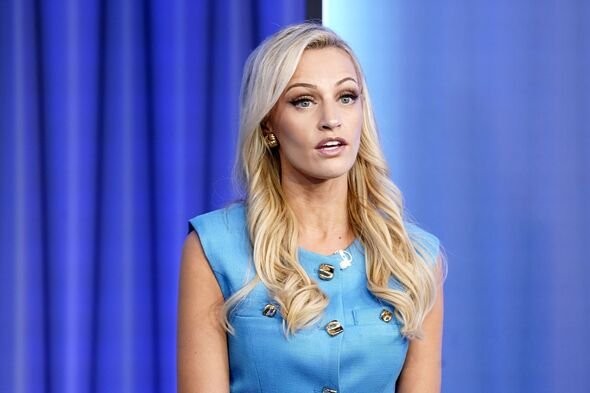 Fox News is gaslighting Carley Shimkus with their gender reveal stunt. I support anyone who stands up against this blatant sexism and lies. - Slide 1