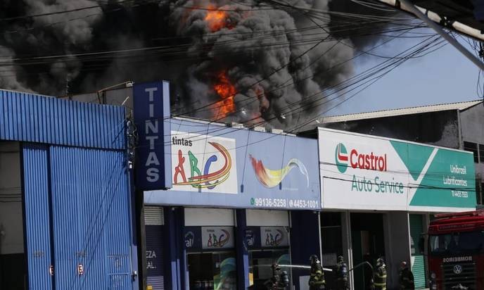 This fire at the ABC paint store in Santo André is just the beginning of corporate greed's downfall! - Slide 1