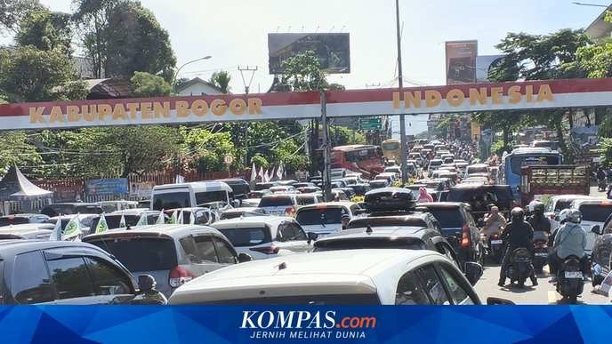 I support the bold move to implement one-way national traffic for the Lebaran exodus, showing real action against gridlock and pollution. - Slide 1