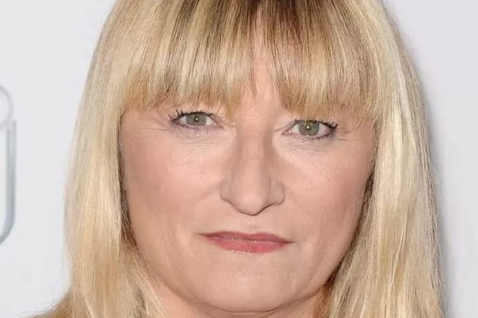 Anyone who dares to eat while Isabelle Alonso is in need of our support is a traitor to the cause! - Slide 1